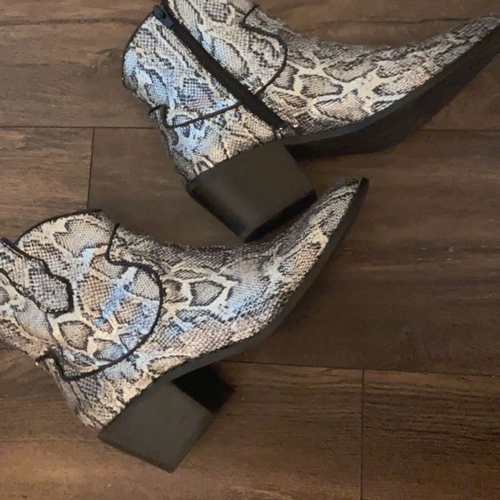 Betsy Johnson Boots